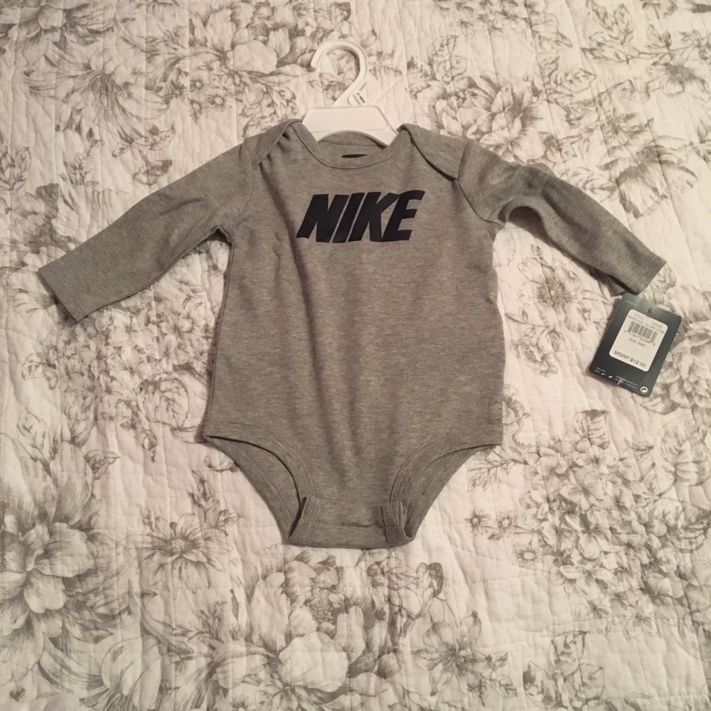 *SOLD* Nike onesies/bodysuits size 6/9, NWT - Picture 4 of 5